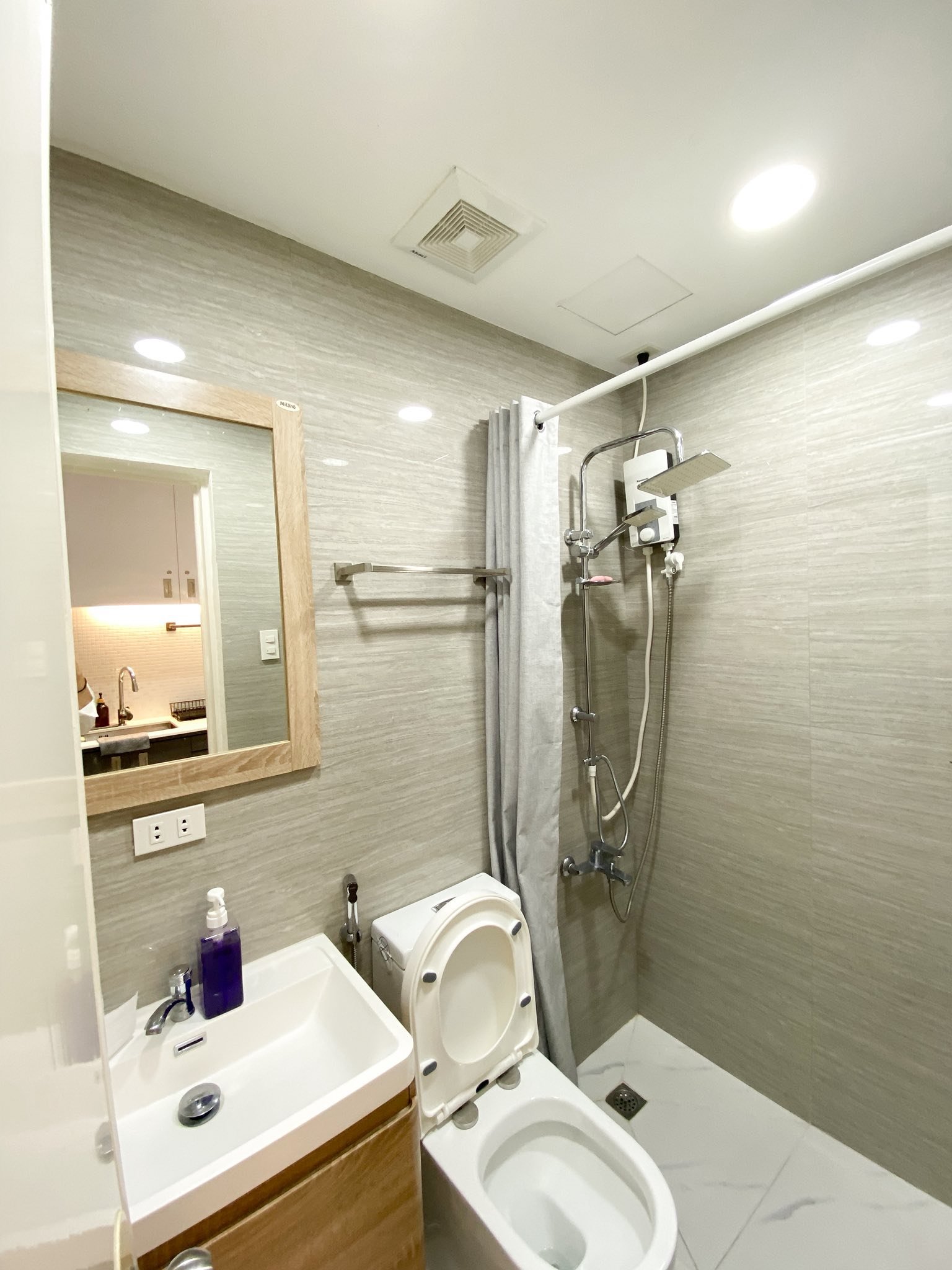 Mid Century Unit - Bathroom